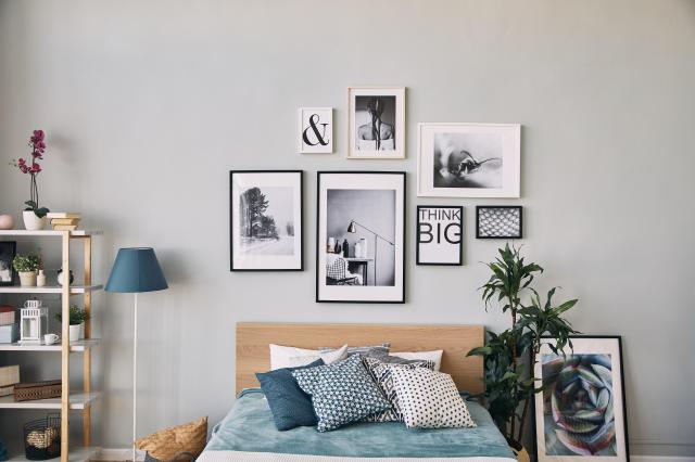 Design Ideas for Featuring Bold, Large-Scale Artwork in Limited Space Interiors
