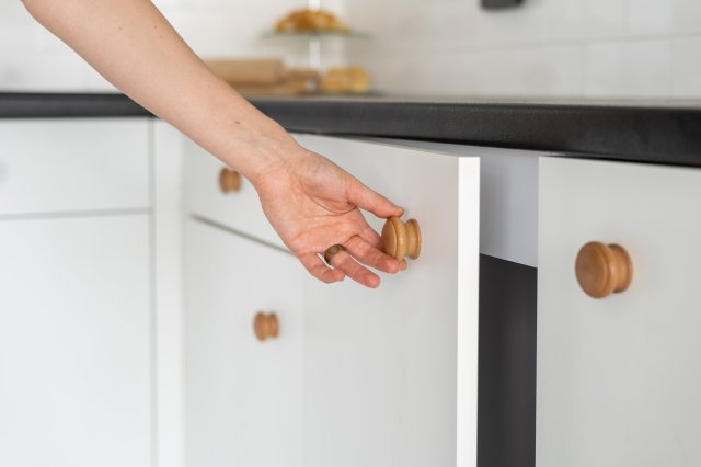 Simple Cabinet Hardware Changes That Deliver a Fresh Look to Your Kitchen